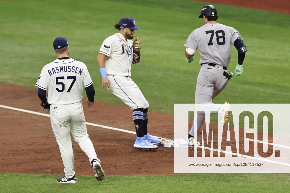 Tampa Bay Rays first baseman Jonathan Aranda (8) gets the unassisted out on New York Yankees right fielder Spencer Jones (78) during the second inning of game one of the ALDS for the 2026 MLB, Baseball Herren, USA Playoffs on October 3, 2026 at Tropicana Field. The Rays beat the Yankees 1-0. St. Petersburg USA - ZUMAh180 20261003_zsp_h180_054