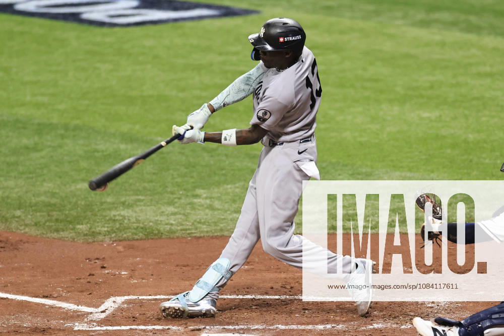 New York Yankees second baseman Jazz Chisholm Jr. (13) fouls off a pitch during the second inning of game one of the ALDS for the 2026 MLB, Baseball Herren, USA Playoffs against the Tampa Bay Rays on October 3, 2026 at Tropicana Field. The Rays beat the Yankees 1-0. St. Petersburg USA - ZUMAh180 20261003_zsp_h180_048