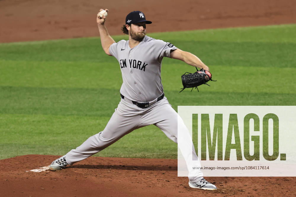 New York Yankees starting pitcher Gerrit Cole (45) delivers a pitch during the second inning of game one of the ALDS for the 2026 MLB, Baseball Herren, USA Playoffs against the Tampa Bay Rays on October 3, 2026 at Tropicana Field. The Rays beat the Yankees 1-0. St. Petersburg USA - ZUMAh180 20261003_zsp_h180_049