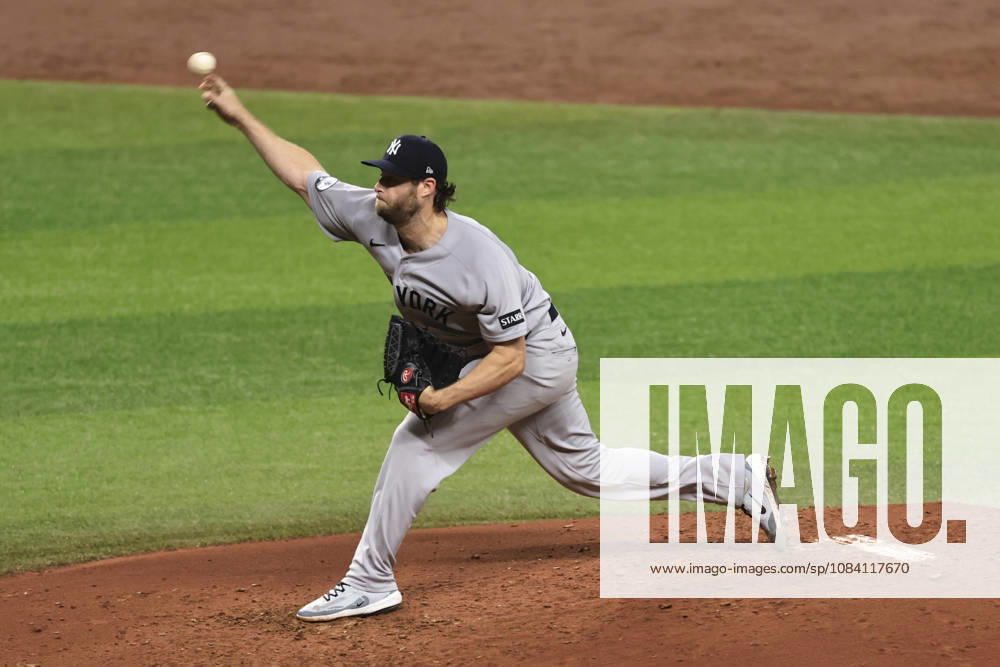 New York Yankees starting pitcher Gerrit Cole (45) delivers a pitch in the third inning of game one of the ALDS for the 2026 MLB, Baseball Herren, USA Playoffs against the Tampa Bay Rays on October 3, 2026 at Tropicana Field. The Rays beat the Yankees 1-0. St. Petersburg USA - ZUMAh180 20261003_zsp_h180_045