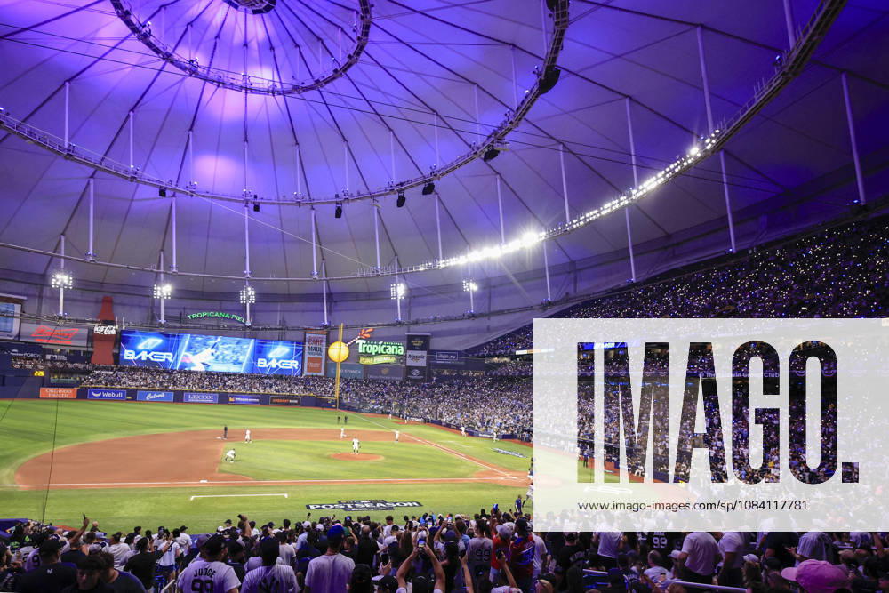 Tampa Bay Rays fans get on their feet as closing pitcher Bryan Baker (47) comes to the mound in the top of the ninth inning of game one of the ALDS for the 2026 MLB, Baseball Herren, USA Playoffs against the New York Yankees on October 3, 2026 at Tropicana Field. The Rays beat the Yankees 1-0. St. Petersburg USA - ZUMAh180 20261003_zsp_h180_104
