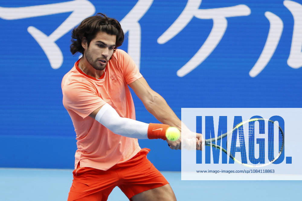 Carlos Alcaraz (Spain) returns a shot against Denis Shapovalov (Canada) during their quarterfinal match at the Kinoshita Group Japan Open Tennis Championships at Ariake Colosseum in Tokyo. Shapovalov suffered an injury, forcing him to retire early in the second set. The tournament runs from September 29 to October 6. Alcaraz won 7-6(3), 2-1 Tokyo Japan - ZUMAm191 20261004_aap_m191_059