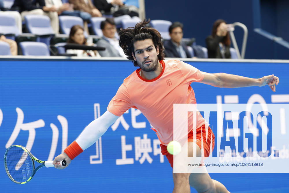 Carlos Alcaraz (Spain) returns a shot against Denis Shapovalov (Canada) during their quarterfinal match at the Kinoshita Group Japan Open Tennis Championships at Ariake Colosseum in Tokyo. Shapovalov suffered an injury, forcing him to retire early in the second set. The tournament runs from September 29 to October 6. Alcaraz won 7-6(3), 2-1 Tokyo Japan - ZUMAm191 20261004_aap_m191_058