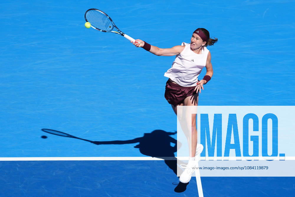 (261004) -- BEIJING, Oct. 4, 2026 -- Nikola Bartunkova competes during the women s singles round of 32 match between Aryna Sabalenka of Belarus and Nikola Bartunkova of the Czech Republic at 2026 China Open tennis tournament in Beijing, China, Oct. 4, 2026. ) (SP)CHINA-BEIJING-TENNIS-CHINA OPEN-WOMEN S SINGLES(CN) JuxHuanzong