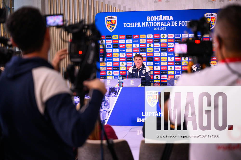 Head coach Gheorghe Hagi of the Romanian men s national football team at a press conference, PK, Pressekonferenz on October 4, 2026 in Bucharest. Photo: Ludvig Thunman BILDBYRAN kod LT LT0825 fotboll football soccer fotball nations league uefa nations league presskonferens press conference rumänien romania bbeng fotboll football soccer fotball nations league uefa nations league presskonferens press conference rumänien romania bbeng