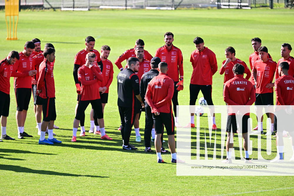Turkish national team, Nationalteam trains in Liege ahead of Italy match LIEGE, BELGIUM - OCTOBER 04: Head coach Vincenzo Montella leads the Turkish National Football Team during their final training session at the SL16 Football Campus ahead of an upcoming match against Italy, in Liege, Belgium on October 04, 2026. Dursun Aydemir Anadolu Liege Belgium. Editorial use only. Please get in touch for any other usage.