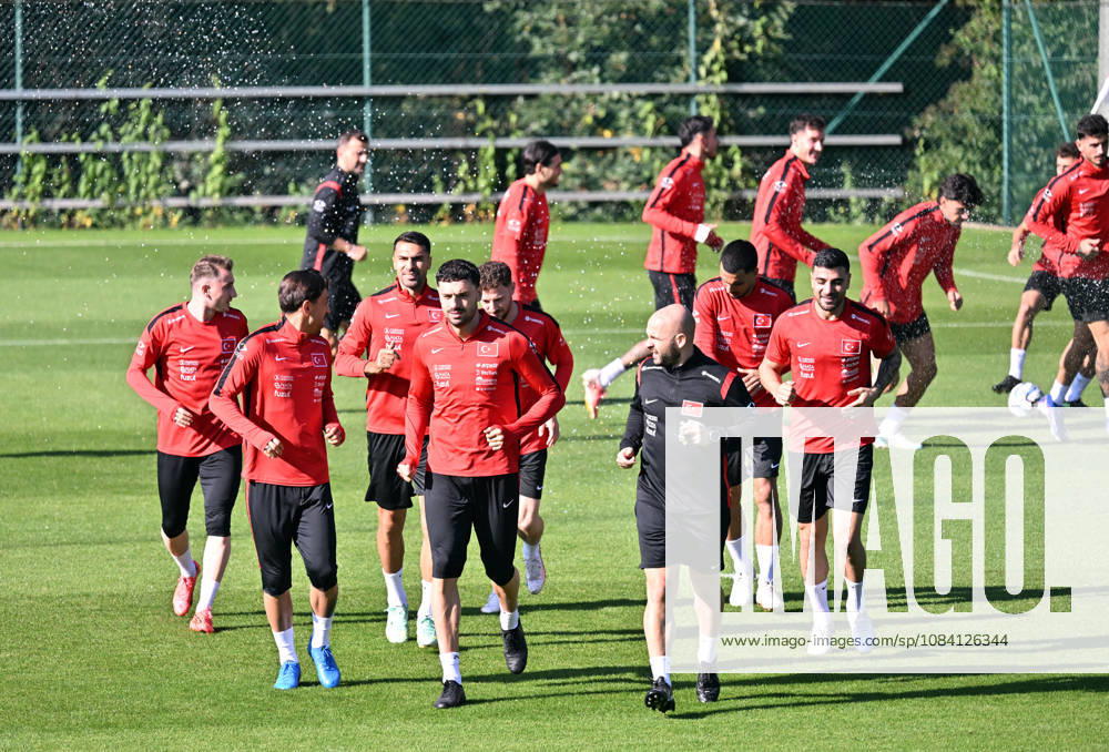 Turkish national team, Nationalteam trains in Liege ahead of Italy match LIEGE, BELGIUM - OCTOBER 04: Head coach Vincenzo Montella leads the Turkish National Football Team during their final training session at the SL16 Football Campus ahead of an upcoming match against Italy, in Liege, Belgium on October 04, 2026. Dursun Aydemir Anadolu Liege Belgium. Editorial use only. Please get in touch for any other usage.