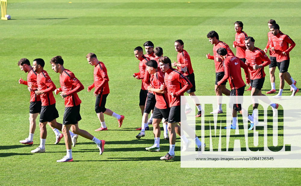 Turkish national team, Nationalteam trains in Liege ahead of Italy match LIEGE, BELGIUM - OCTOBER 04: Head coach Vincenzo Montella leads the Turkish National Football Team during their final training session at the SL16 Football Campus ahead of an upcoming match against Italy, in Liege, Belgium on October 04, 2026. Dursun Aydemir Anadolu Liege Belgium. Editorial use only. Please get in touch for any other usage.