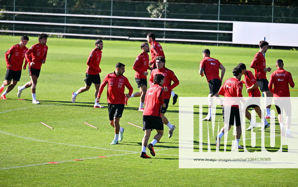 Turkish national team, Nationalteam trains in Liege ahead of Italy match LIEGE, BELGIUM - OCTOBER 04: Head coach Vincenzo Montella leads the Turkish National Football Team during their final training session at the SL16 Football Campus ahead of an upcoming match against Italy, in Liege, Belgium on October 04, 2026. Dursun Aydemir Anadolu Liege Belgium. Editorial use only. Please get in touch for any other usage.