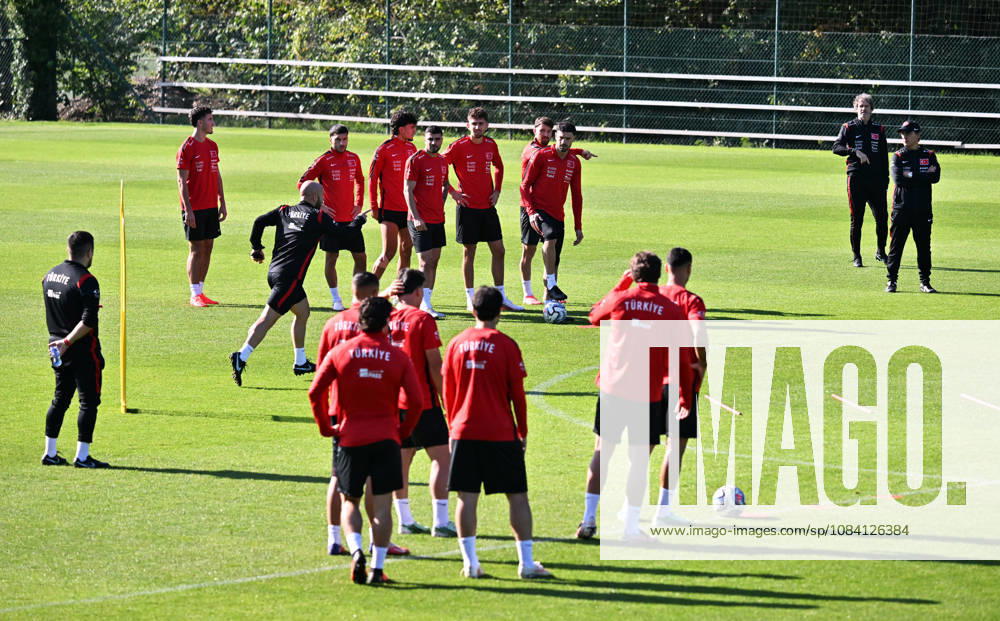 Turkish national team, Nationalteam trains in Liege ahead of Italy match LIEGE, BELGIUM - OCTOBER 04: Head coach Vincenzo Montella leads the Turkish National Football Team during their final training session at the SL16 Football Campus ahead of an upcoming match against Italy, in Liege, Belgium on October 04, 2026. Dursun Aydemir Anadolu Liege Belgium. Editorial use only. Please get in touch for any other usage.