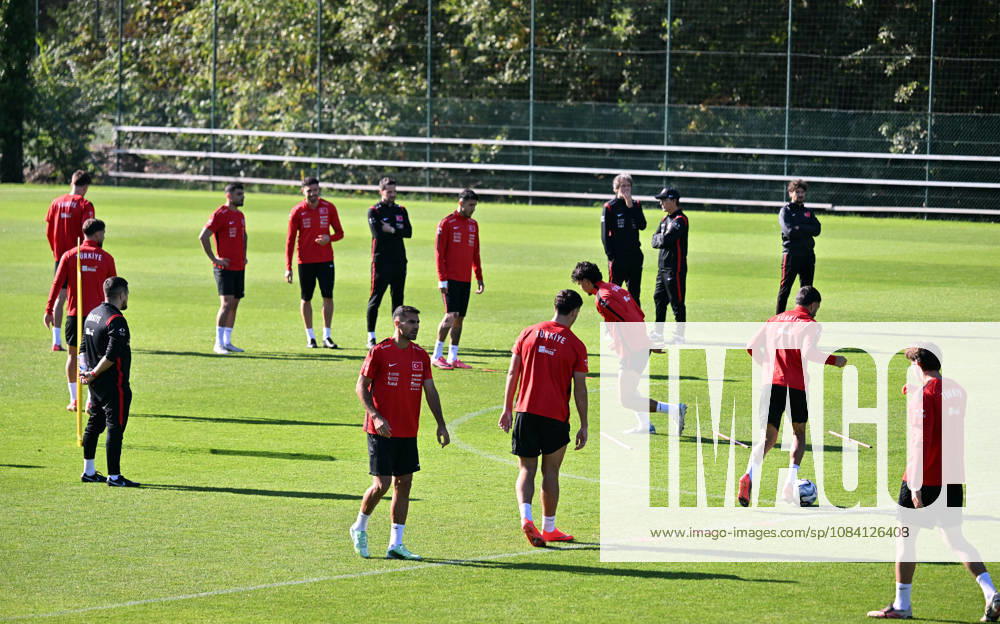 Turkish national team, Nationalteam trains in Liege ahead of Italy match LIEGE, BELGIUM - OCTOBER 04: Head coach Vincenzo Montella leads the Turkish National Football Team during their final training session at the SL16 Football Campus ahead of an upcoming match against Italy, in Liege, Belgium on October 04, 2026. Dursun Aydemir Anadolu Liege Belgium. Editorial use only. Please get in touch for any other usage.