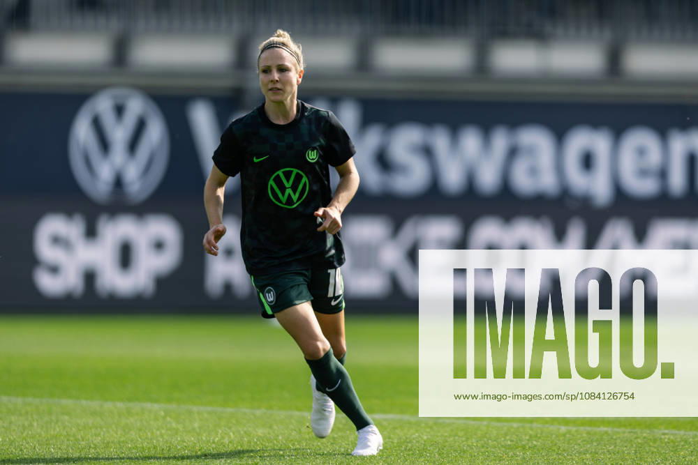 Fußball I Frauen I Saison 2026-2027 I Bundesliga I VfL Wolfsburg - Hamburger SV I 04.10.2026 Svenja Huth (10, VfL Wolfsburg) Freisteller, Nahaufnahme, Porträt, Portrait, Einzelfoto, Einzelbild, Körper in Bewegung Wolfsburg AOK Stadion Niedersachsen Deutschland