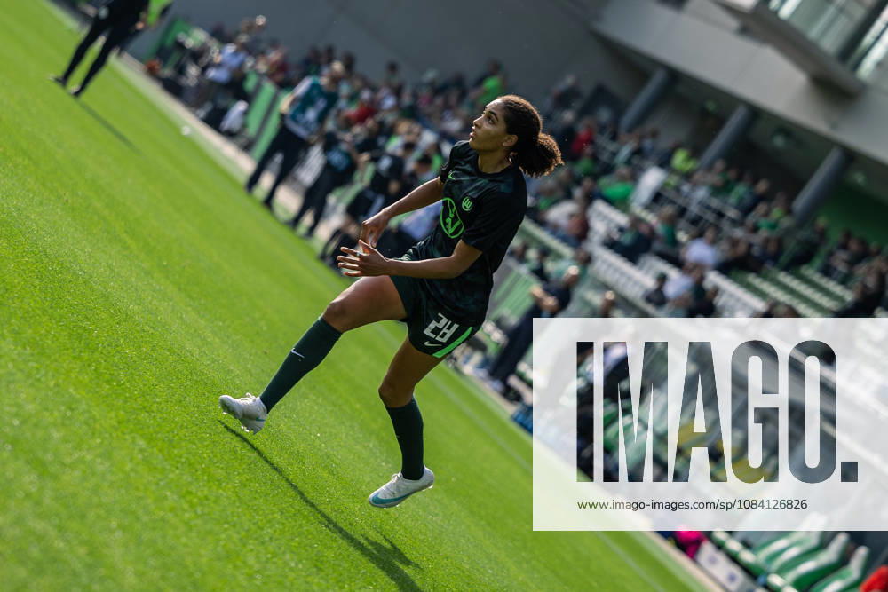 Fußball I Frauen I Saison 2026-2027 I Bundesliga I VfL Wolfsburg - Hamburger SV I 04.10.2026 Cora Zicai (28, VfL Wolfsburg) Freisteller, Nahaufnahme, Porträt, Portrait, Einzelfoto, Einzelbild, Körper Wolfsburg AOK Stadion Niedersachsen Deutschland