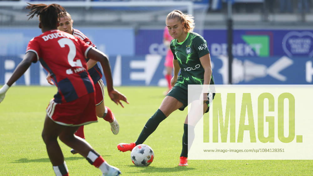 VfL vs. HSV, BL Frauen Wolfsburg, 04.10.2026, Fußball, Frauen, Google Pixel Bundesliga, Saison 2026 2027, VfL Wolfsburg vs Hamburger SV: Janina Minge (VfL Wolfsburg) AOK Stadion Niedersachsen Deutschland