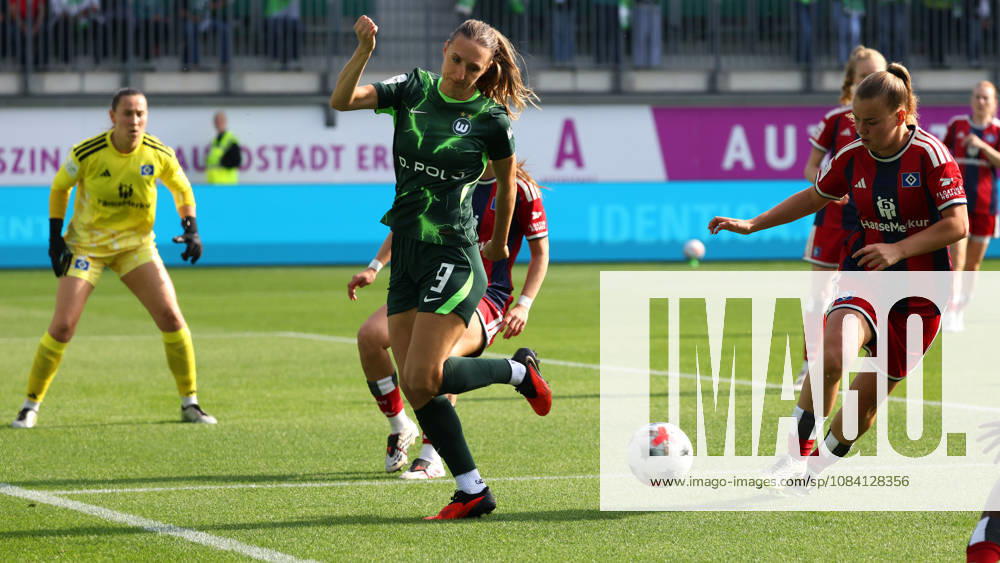 VfL vs. HSV, BL Frauen Wolfsburg, 04.10.2026, Fußball, Frauen, Google Pixel Bundesliga, Saison 2026 2027, VfL Wolfsburg vs Hamburger SV: Lara Prasnikar (VfL Wolfsburg), Svea Stoldt (HSV) AOK Stadion Niedersachsen Deutschland
