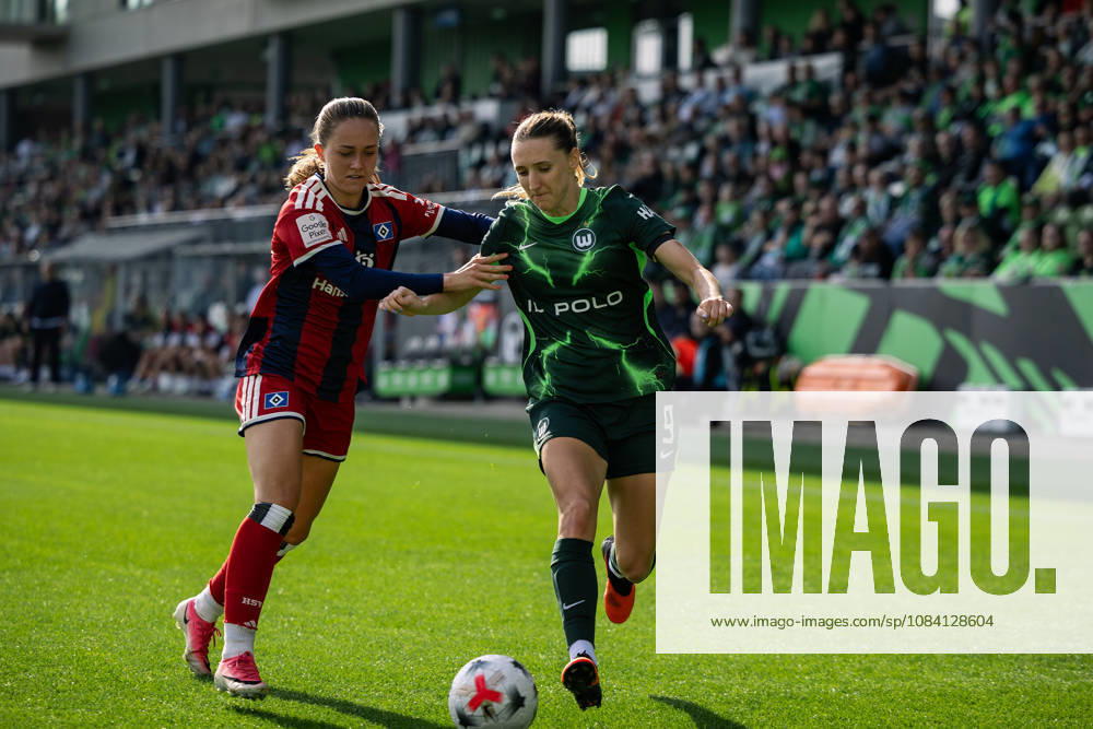 Fußball I Frauen I Saison 2026-2027 I Bundesliga I VfL Wolfsburg - Hamburger SV I 04.10.2026 Camilla Linberg (7, Hamburger SV) und Lara Prasnikar (9, VfL Wolfsburg) im Zweikampf Wolfsburg AOK Stadion Niedersachsen Deutschland