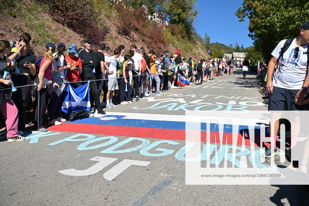 Cycling fans pictured during the elite men Road Race race (196,2 km) at the cycling UEC Road European Championships, in Ljubljana, Slovenia Sunday 4 October 2026. The UEC Road European Championships are taking place from 02 to 07 October in Ljubljana, Slovenia. DAVIDxPINTENS x188697658x