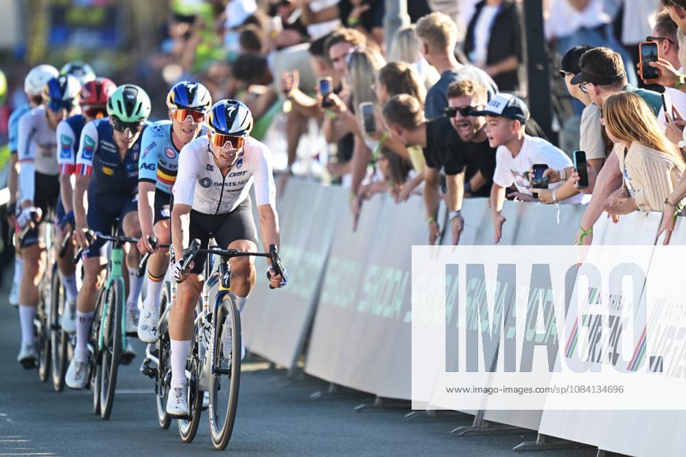 Belgium s Maxim Van Gils and Slovenia s Primoz Roglic pictured in action during the elite men Road Race race (196,2 km) at the cycling UEC Road European Championships, in Ljubljana, Slovenia Sunday 4 October 2026. The UEC Road European Championships are taking place from 02 to 07 October in Ljubljana, Slovenia. DAVIDxPINTENS x188706520x