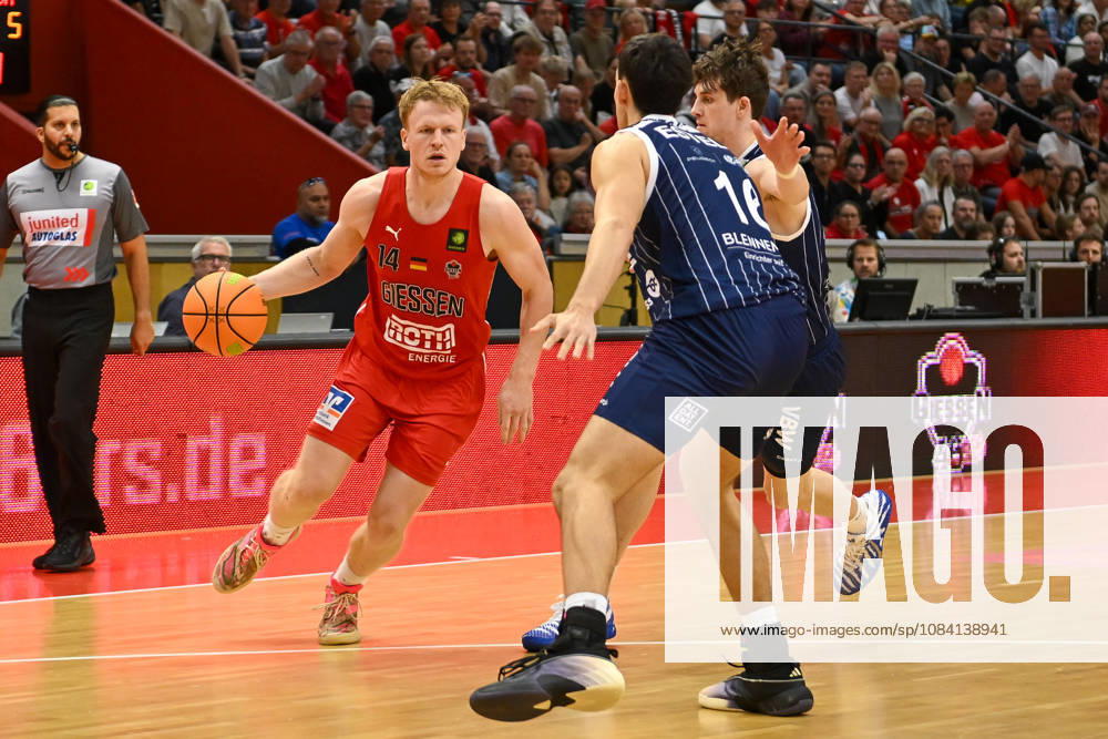 Luis König Figge Barmer 2. Basketball Bundesliga, Pro A, 3. Spieltag, 46ers, Basketball Saison 2026 2027, BBL, Deutschland, Gießen 46ers VfL SparkassenStars Bochum, Gießen in rot, Herren, Männer, Bochum in schwarz