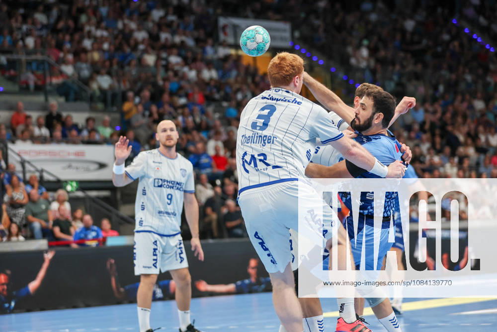 Mohamed Darmoul (TVB Stuttgart, 70) wird von Nicolai Theilinger (TBV Lemgo Lippe, 3) geblockt GER, TVB Stuttgart vs. TBV Lemgo Lippe, Handball, Opel Handball-Bundesliga, 6. Spieltag, Spielzeit 2026 2027, 04.10.2026 GER, TVB Stuttgart vs. TBV Lemgo Lippe, Handball, Opel Handball-Bundesliga, 6. Spieltag, Spielzeit 2026 2027, 04.10.2026 Stuttgart