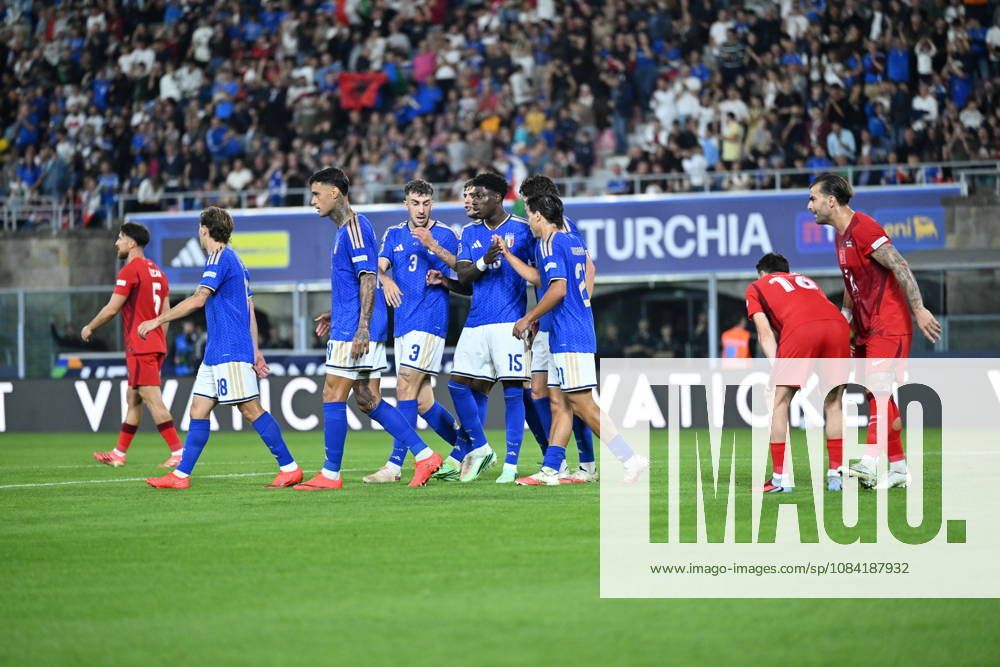 Italy v Turkiye - UEFA Nations League BOLOGNA, ITALY - OCTOBER 5: Gianluca Scamacca (11) of Italy celebrates with his teammates after a goal during the UEFA Nations League Group A1 match between Italy and Turkiye at Stadio Renato Dall Ara in Bologna, Italy on October 5, 2026. Mustafa Yalcin Anadolu Bologna Italy. Editorial use only. Please get in touch for any other usage.