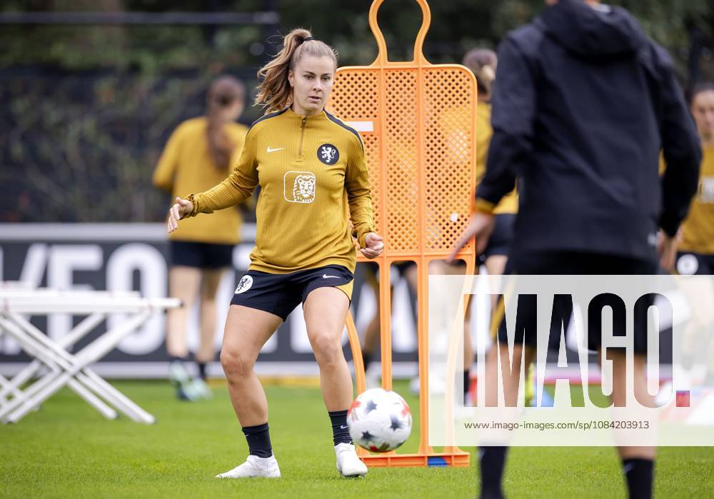ZEIST - Victoria Pelova during a training session of the Dutch women s football team in preparation for the World Cup qualifying match against Hungary. ROBIN VAN LONKHUIJSEN ANP ANPxSportx IVx 571674236 originalFilename: 571674236