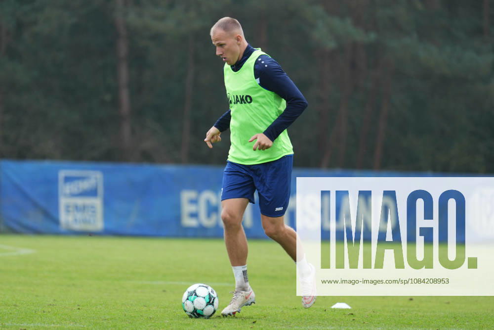 Deutschland: Fussball, Trainingseinheit, 3. Liga, Saison 2026-2027, NVB-Campus, SV Meppen, Dienstag, 06.10.2026, Vormittagstraining: Jannic Ehlers (SV Meppen, 17) am Ball