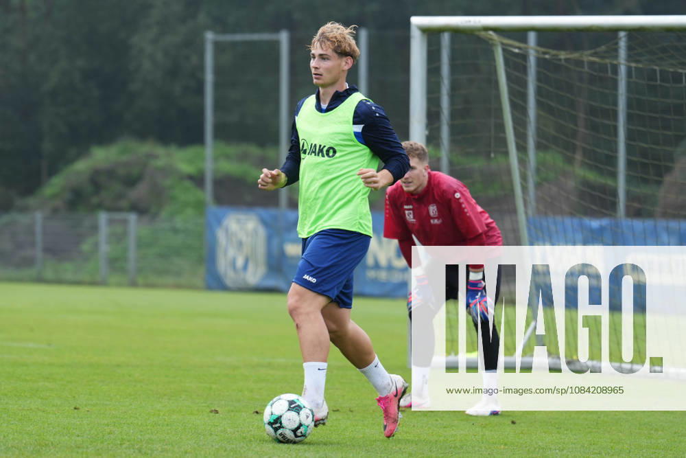Deutschland: Fussball, Trainingseinheit, 3. Liga, Saison 2026-2027, NVB-Campus, SV Meppen, Dienstag, 06.10.2026, Vormittagstraining: Florian Bähr (SV Meppen, 39) am Ball