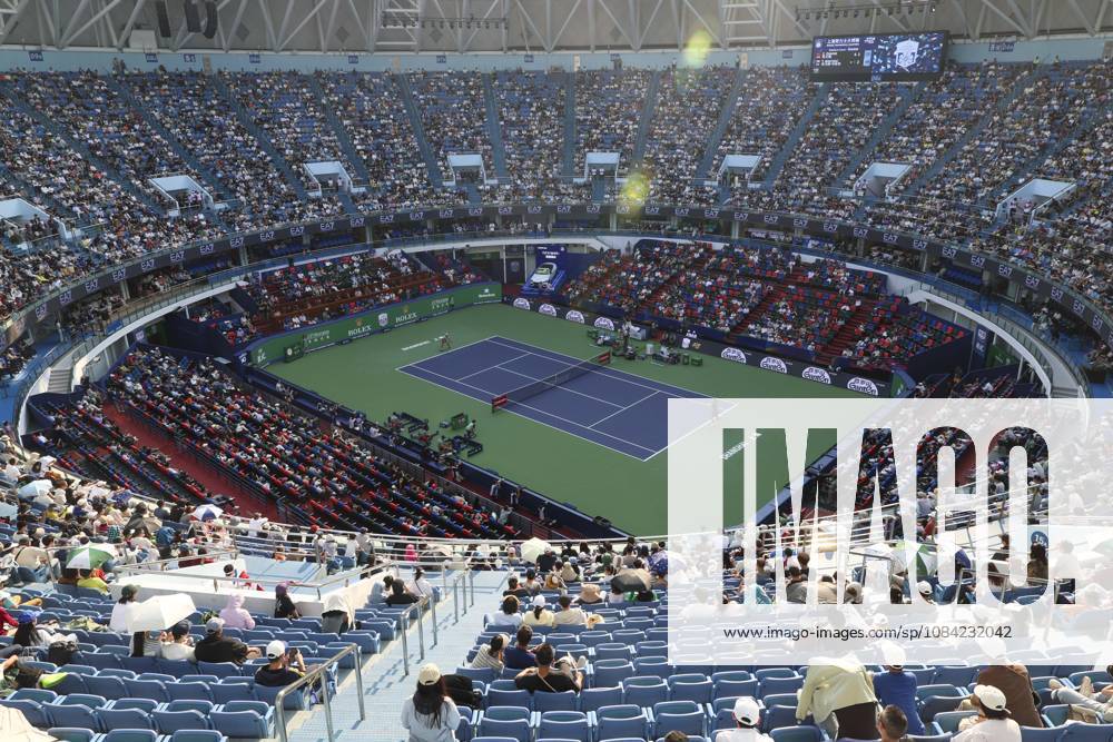 (261007) -- SHANGHAI, Oct. 7, 2026 -- Photo taken on Oct. 7, 2026 shows a general view of the court during the men s singles first round match between Zhang Zhizhen of China and Tomas Machac of the Czech Republic at the 2026 ATP, Tennis Herren tour Shanghai Masters tennis tournament in Shanghai, China. ) (SP)CHINA-SHANGHAI-TENNIS-SHANGHAI MASTERS-MEN S SINGLES (CN) WangxXiang