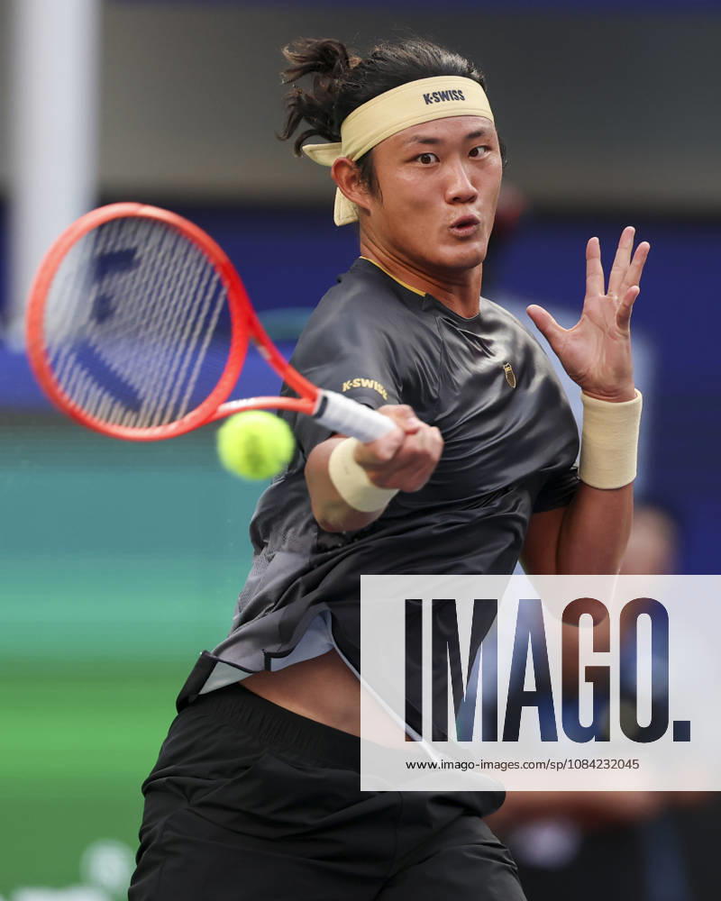 (261007) -- SHANGHAI, Oct. 7, 2026 -- Zhang Zhizhen hits a return during the men s singles first round match between Zhang Zhizhen of China and Tomas Machac of the Czech Republic at the 2026 ATP, Tennis Herren tour Shanghai Masters tennis tournament in Shanghai, China, Oct. 7, 2026. ) (SP)CHINA-SHANGHAI-TENNIS-SHANGHAI MASTERS-MEN S SINGLES (CN) WangxXiang