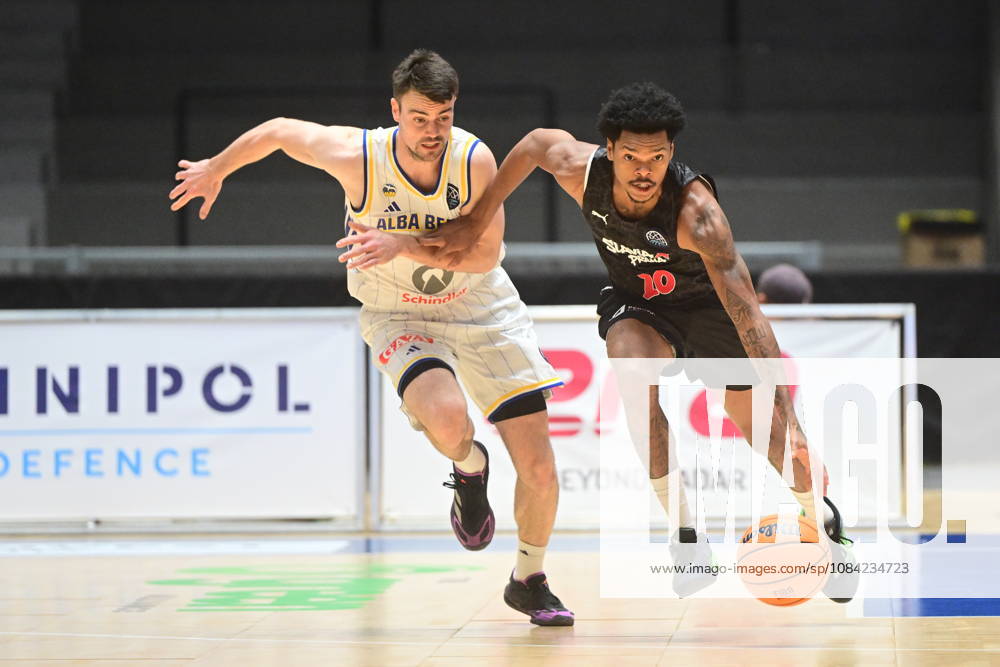 Men s basketball Champions League, group G, 1st round, match Slavia Praha NBK and Alba Berlin in Pardubice, Czech Republic, October 7, 2026. From left Jonas Mattisseck of Berlin, Ronaldo Segu of Slavia Praha NBK. (CTKxPhoto JosefxVostarek) CTKPhotoP2026100707158 CTKPhotoP2026100707158