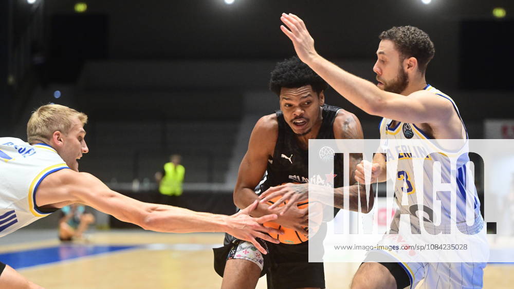 Men s basketball Champions League, group G, 1st round, match Slavia Praha NBK and Alba Berlin in Pardubice, Czech Republic, October 7, 2026. From left Sam Griesel of Alba, Ronaldo Segu of Slavia, Jordan Ford of Alba. (CTKxPhoto JosefxVostarek) CTKPhotoP2026100707188 CTKPhotoP2026100707188