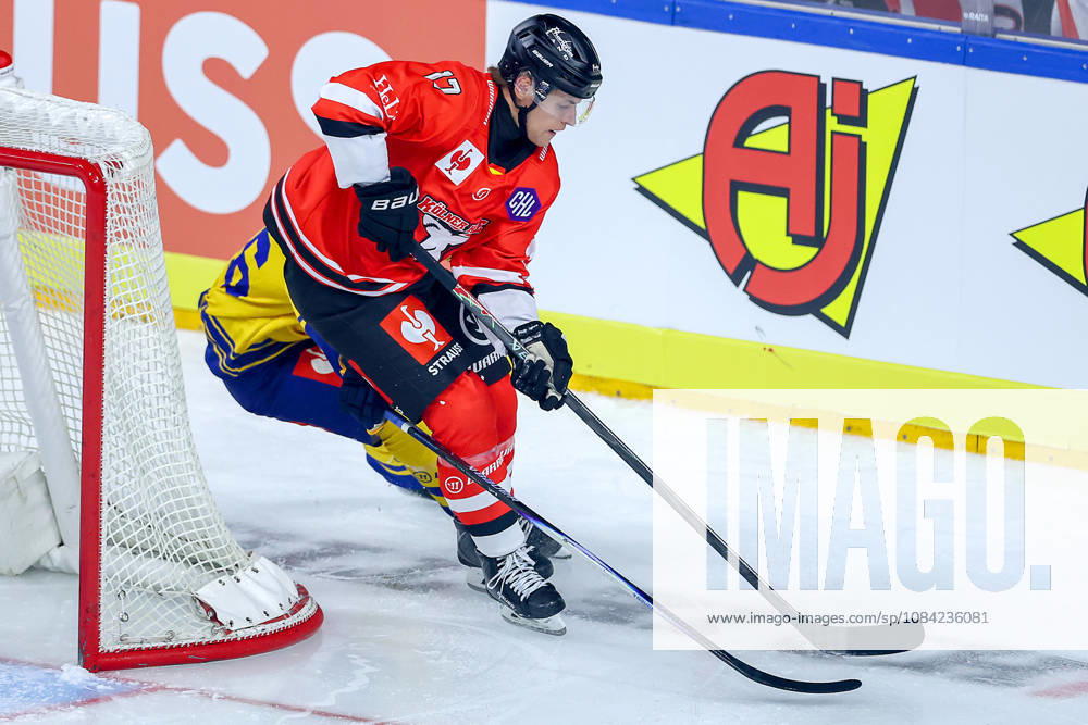 Eishockey, CHL, Kölner Haie - Blue Fox Herning, Champions Hockey League 2026 27, 5. Spieltag, Saison 2026 27, Lanxess-Arena Köln: Jan Luca Sennhenn (Koelner Haie 17) Nordrhein-Westfalen Deutschland