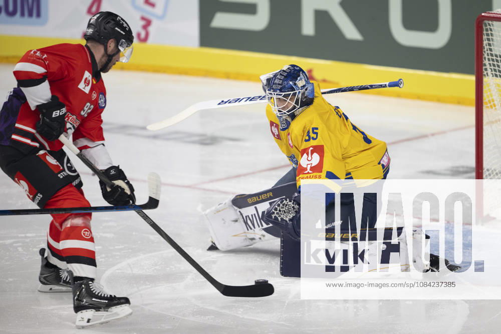 CHL; Kölner Haie - Herning Blue Fox; Köln, 07.10.2026 Marcel Noebels (Kölner Haie, Sturm, 92); Janis Fecers (Herning Blue Fox, Torwart, 35); CHL; Kölner Haie - Herning Blue Fox am 07.10.2026 in der Lanxessarena in Köln (Deutschland).