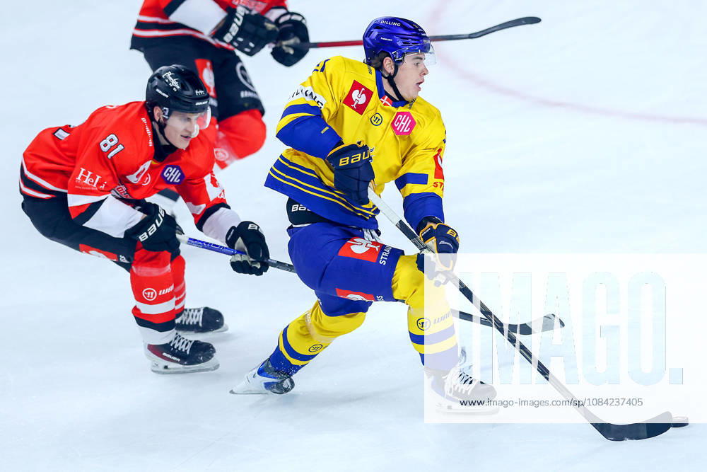 Eishockey, CHL, Kölner Haie - Blue Fox Herning, Champions Hockey League 2026 27, 5. Spieltag, Saison 2026 27, Lanxess-Arena Köln: Mateu Späth (Koelner Haie 81) im Zweikampf gegen Hjalte Kruse Thomsen (Blue Fox Herning 21) Nordrhein-Westfalen Deutschland