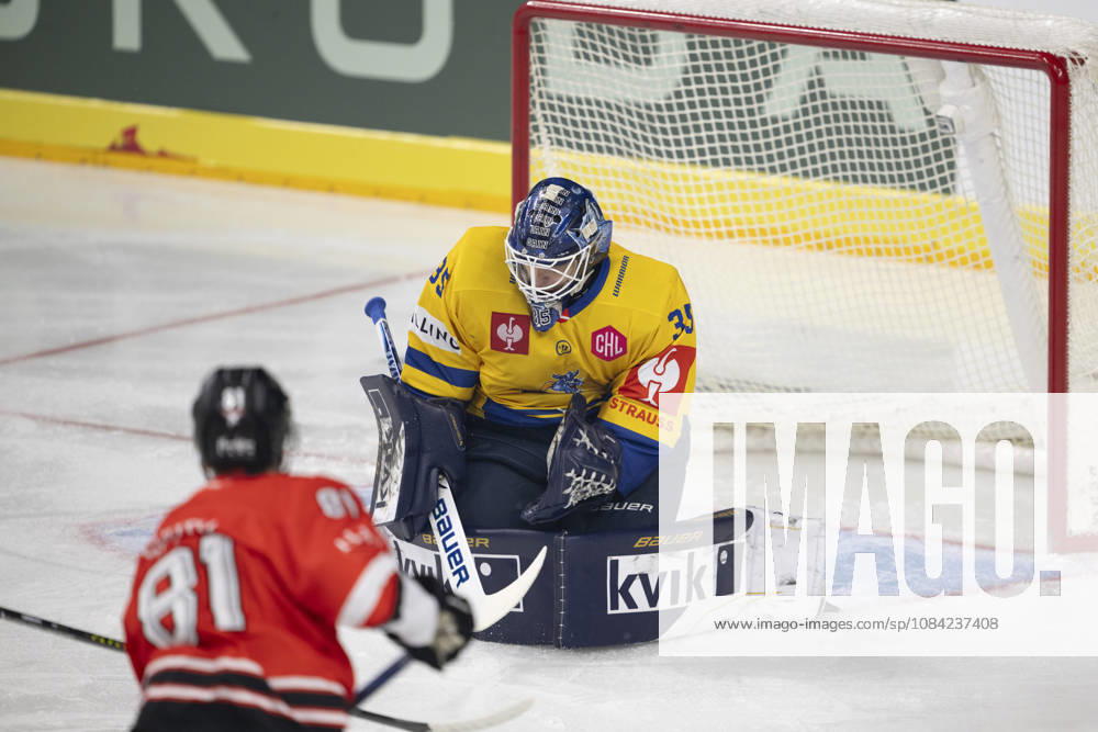 CHL; Kölner Haie - Herning Blue Fox; Köln, 07.10.2026 Mateu Späth (Kölner Haie, Sturm, 81); Janis Fecers (Herning Blue Fox, Torwart, 35); CHL; Kölner Haie - Herning Blue Fox am 07.10.2026 in der Lanxessarena in Köln (Deutschland).
