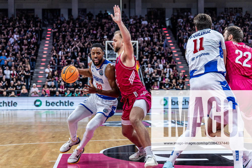 Xeyrius Williams (FC Porto, 20) vs Melvin Jostmann (Telekom Baskets Bonn, 12) Telekom Baskets Bonn vs. FC Porto, Basketball, Basketball Champions League, 01. Spieltag, 2026 2027, 07.10.2026 Telekom Baskets Bonn vs. FC Porto, Basketball, Basketball Champions League, 01. Spieltag, 2026 2027, 07.10.2026 Bonn