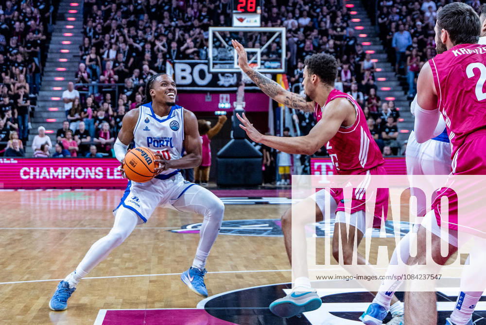 James Woodard (FC Porto, 10) vs Alijah Comithier (Telekom Baskets Bonn, 02) Telekom Baskets Bonn vs. FC Porto, Basketball, Basketball Champions League, 01. Spieltag, 2026 2027, 07.10.2026 Telekom Baskets Bonn vs. FC Porto, Basketball, Basketball Champions League, 01. Spieltag, 2026 2027, 07.10.2026 Bonn