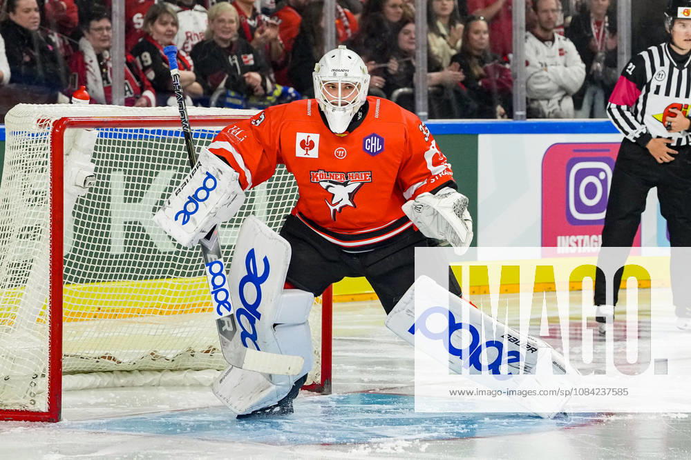 Eishockey CHL 5. Spieltag Kölner Haie - Herning Blue Fox am 07.10.2026 in der Lanxess Arena in Köln Nico Wiens ( Köln ), der 3. Torhüter kam heute zu seinem Debut