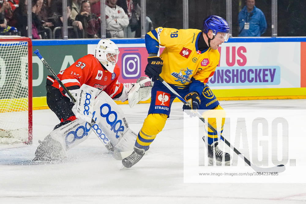 Eishockey CHL 5. Spieltag Kölner Haie - Herning Blue Fox am 07.10.2026 in der Lanxess Arena in Köln Nico Wiens ( Köln ), links - Morten Bang Poulsen ( Herning ), rechts