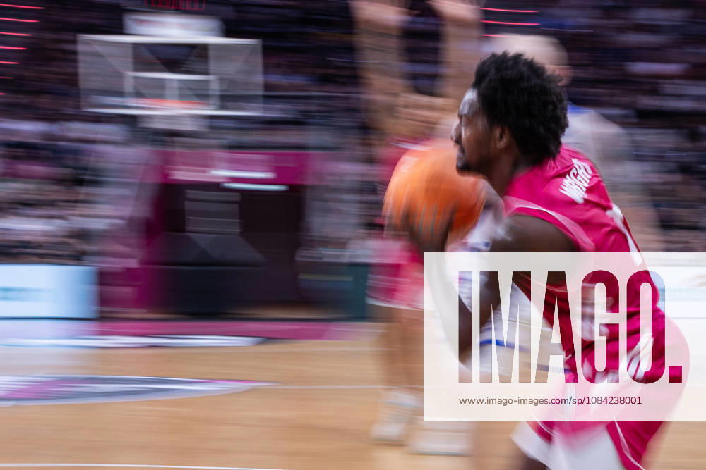 Basketball Champions League, Telekom Baskets Bonn vs. FC Porto, 7.10.2026 John-Michael Wright (Telekom Baskets Bonn 1) rennt -- Basketball Champions League, Telekom Baskets Bonn vs. FC Porto, 7.10.2026, Telekom Dome, Bonn