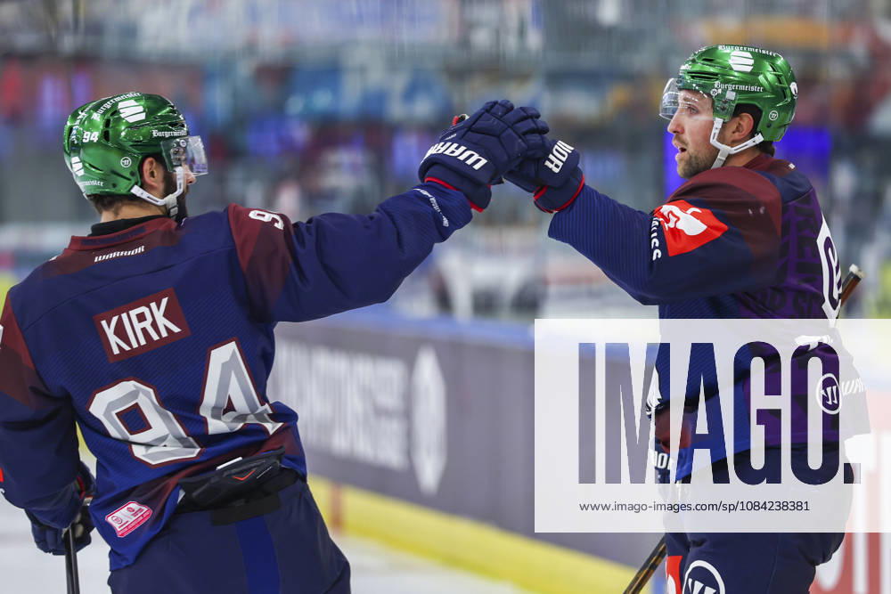 Ice hockey, Eishockey - CHL, EC RBS vs Berlin SALZBURG,AUSTRIA,07.OCT.26 - ICE HOCKEY - CHL, Champions Hockey League, group stage, EC Red Bull Salzburg vs Eisbaeren Berlin. Image shows the rejoicing of Liam Kirk and scorer Gabriel Fontaine (Berlin). GEPAxpictures Geieregger
