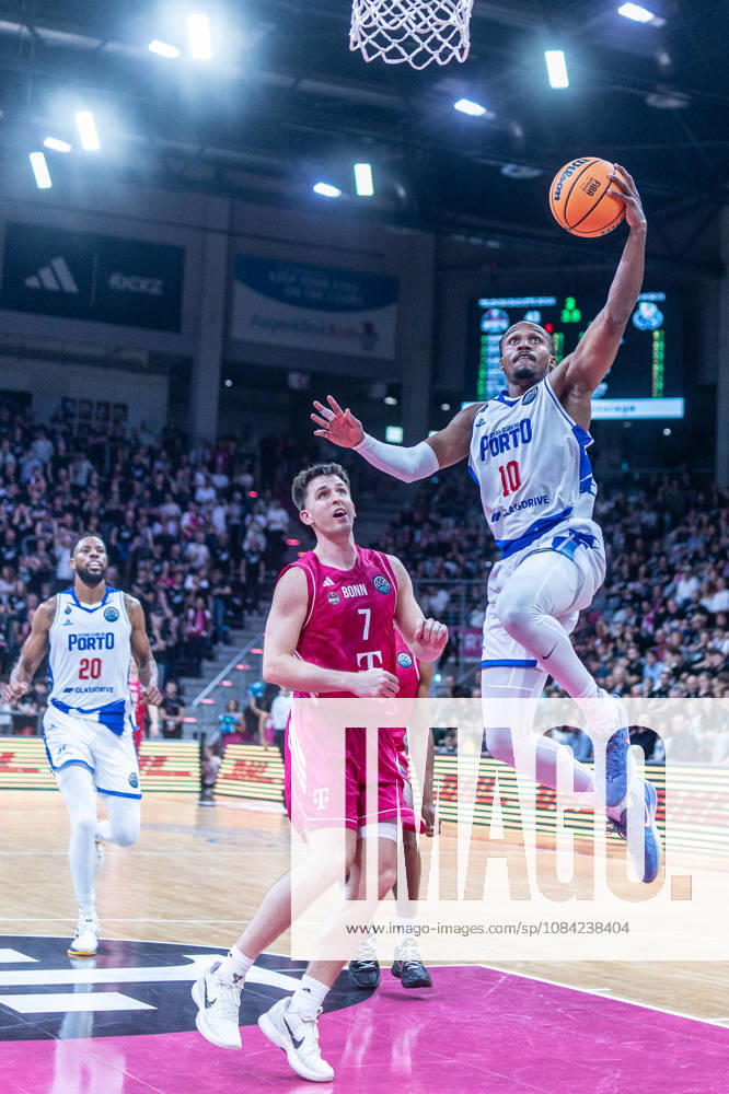 James Woodard (FC Porto, 10) vs Grayson Murphy (Telekom Baskets Bonn, 07), Xeyrius Williams (FC Porto, 20) Telekom Baskets Bonn vs. FC Porto, Basketball, Basketball Champions League, 01. Spieltag, 2026 2027, 07.10.2026 Telekom Baskets Bonn vs. FC Porto, Basketball, Basketball Champions League, 01. Spieltag, 2026 2027, 07.10.2026 Bonn