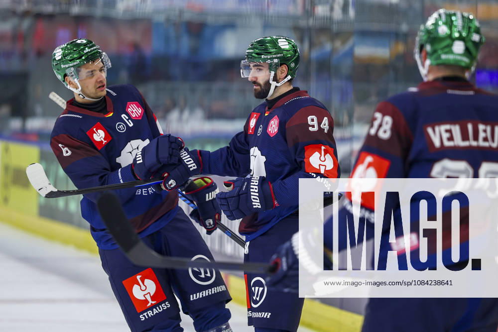 Ice hockey, Eishockey - CHL, EC RBS vs Berlin SALZBURG,AUSTRIA,07.OCT.26 - ICE HOCKEY - CHL, Champions Hockey League, group stage, EC Red Bull Salzburg vs Eisbaeren Berlin. Image shows the rejoicing of Kai Wissmann and scorer Liam Kirk (Berlin). GEPAxpictures Geieregger