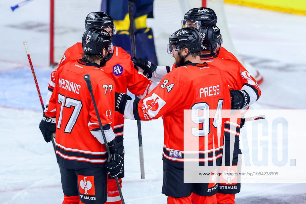 Eishockey, CHL, Kölner Haie - Blue Fox Herning, Champions Hockey League 2026 27, 5. Spieltag, Saison 2026 27, Lanxess-Arena Köln: Torjubel nach dem Tor zum 3:0 durch Torschütze Patrick Russell (Koelner Haie 63) Nordrhein-Westfalen Deutschland