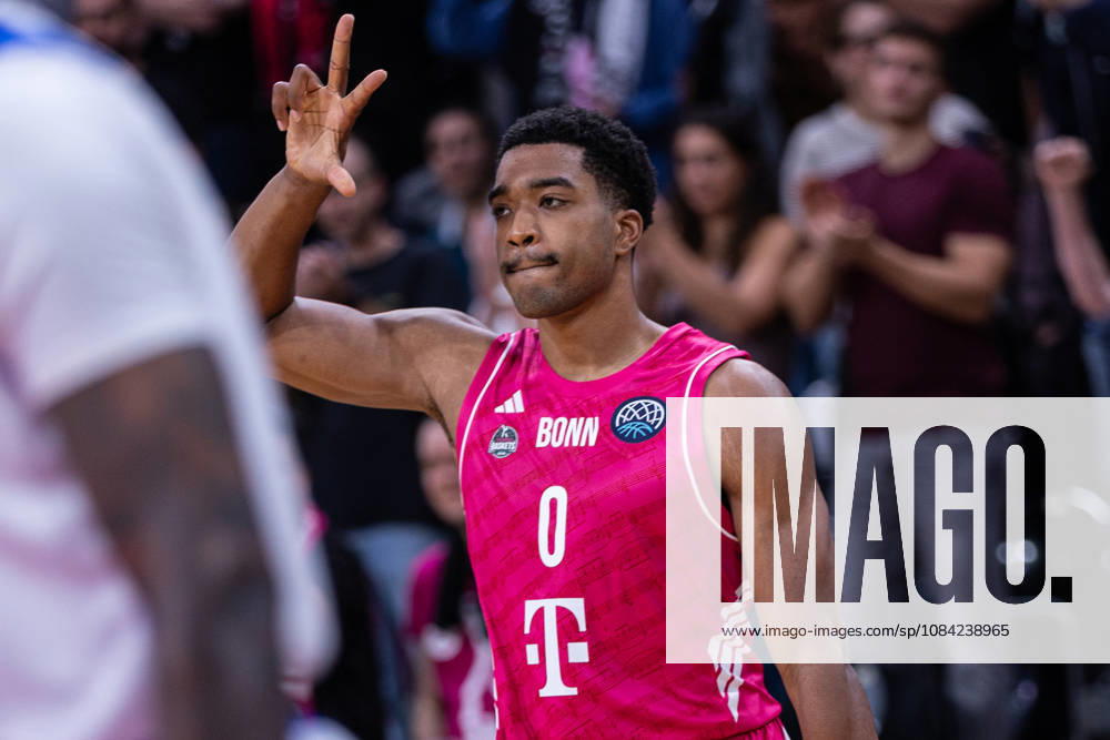 Basketball Champions League, Telekom Baskets Bonn vs. FC Porto, 7.10.2026 Marcus Foster(Telekom Baskets Bonn 0) feiert einen Dreier -- Basketball Champions League, Telekom Baskets Bonn vs. FC Porto, 7.10.2026, Telekom Dome, Bonn