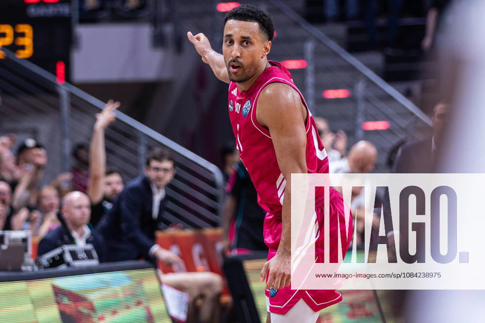 Basketball Champions League, Telekom Baskets Bonn vs. FC Porto, 7.10.2026 Joel Aminu (Telekom Baskets Bonn 21) bejubelt einen Dreier -- Basketball Champions League, Telekom Baskets Bonn vs. FC Porto, 7.10.2026, Telekom Dome, Bonn