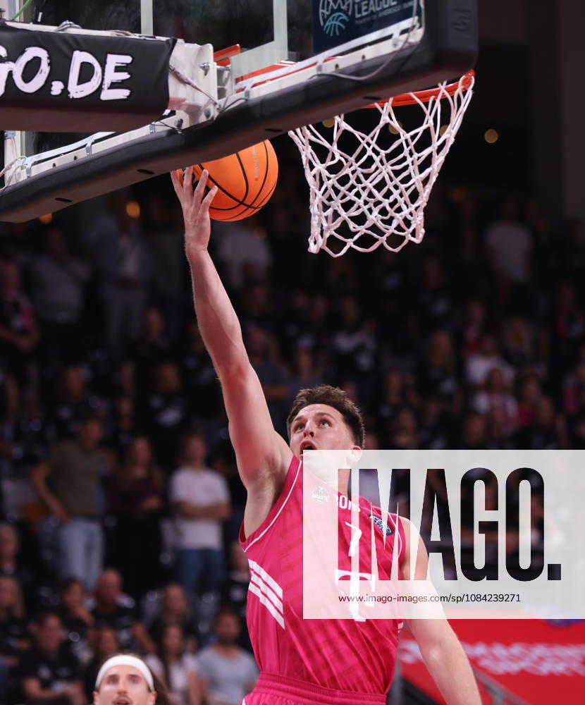 Grayson Murphy (Bonn) unter dem Korb, BCL, Telekom Baskets Bonn vs FC Porto, Bonn