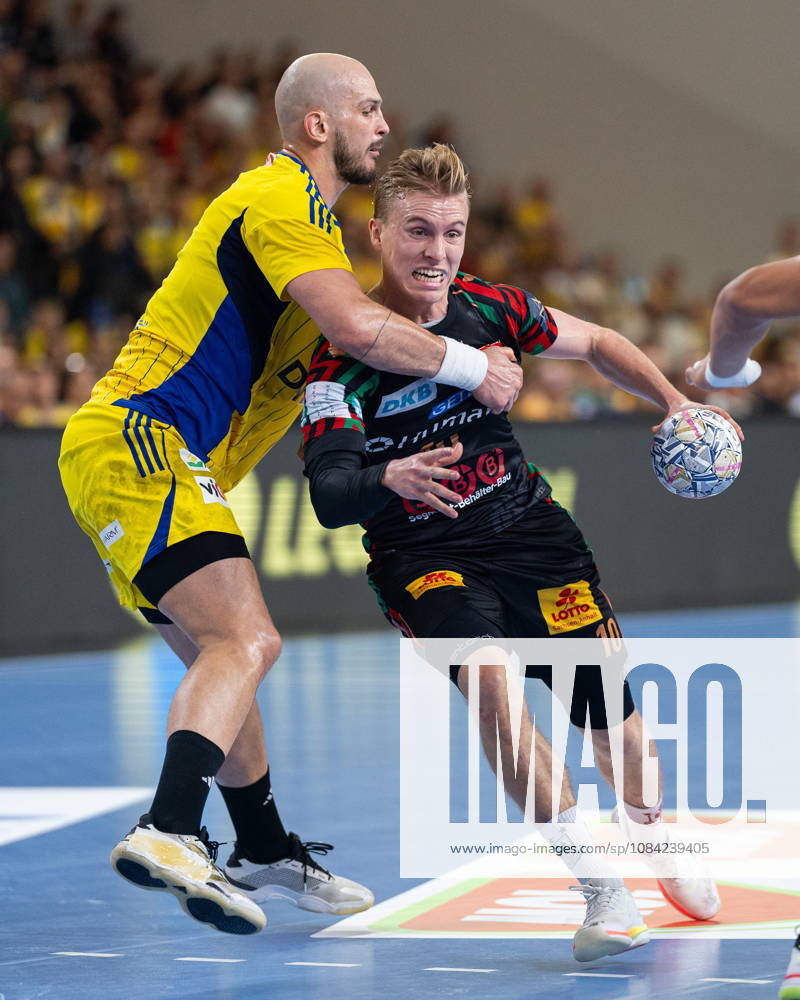 Gisli Thorgeir Kristjansson Artsem Karalek during the EHF Champions League Group F match between Industria Kielce nad SC Magdeburg at Hala Legionow on October 2, 2026 in Kielce, Poland --- Pilka reczna. EHF Liga Mistrzow. Industria Kielce - SC Magdeburg. (Photo by Igor Jakubowski Arena Akcji) NEWSPIX.PL --- newspix.pl