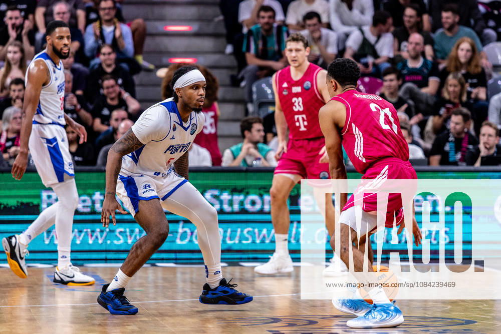 Corey Allen-Williams (FC Porto, 05) vs Joel Aminu (Telekom Baskets Bonn, 21) Telekom Baskets Bonn vs. FC Porto, Basketball, Basketball Champions League, 01. Spieltag, 2026 2027, 07.10.2026 Telekom Baskets Bonn vs. FC Porto, Basketball, Basketball Champions League, 01. Spieltag, 2026 2027, 07.10.2026 Bonn